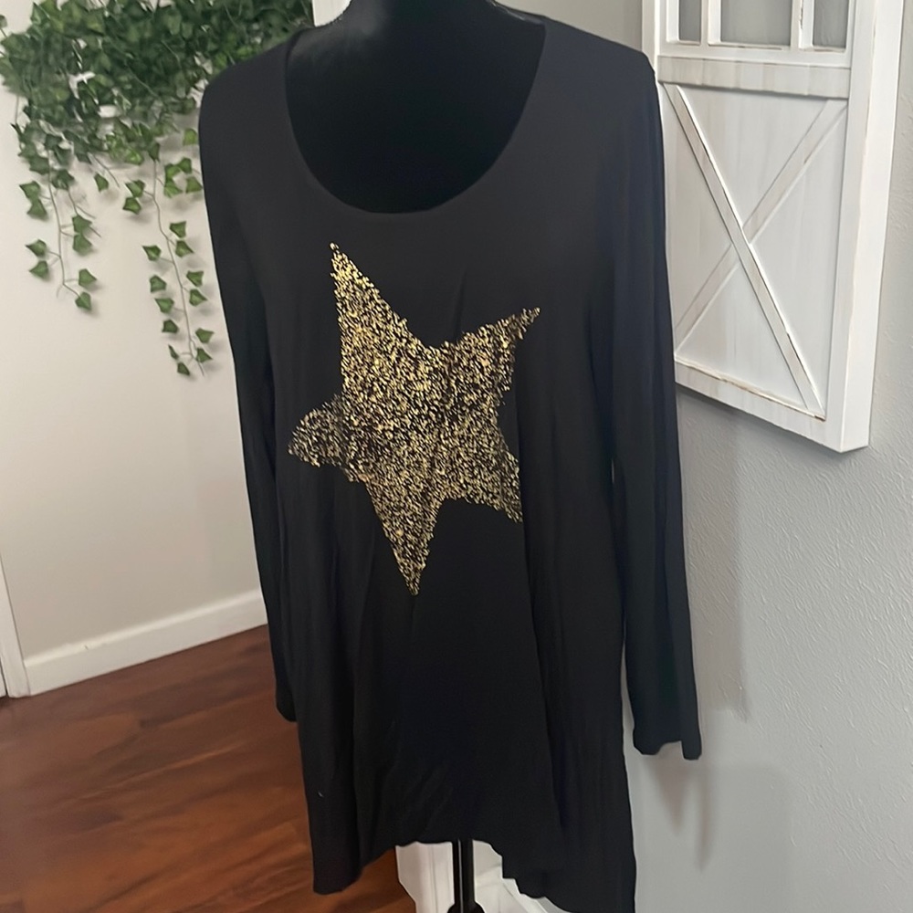 Torrid Women's Top Long Sleeve Super Soft Knits Black Gold Star Raw Hem